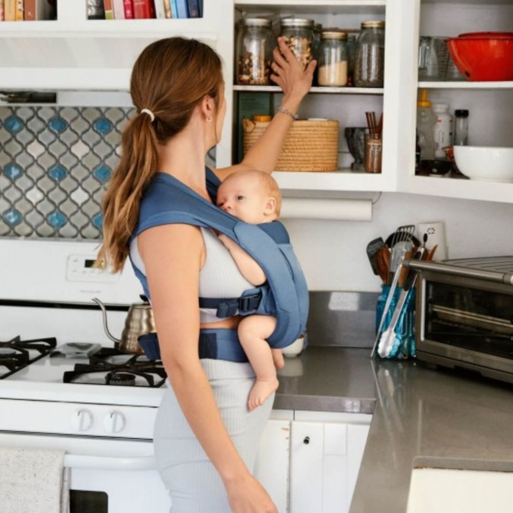 Porta-Bebés Ergobaby Embrace Soft Air Mesh Blue - Ergobaby - 1220000205147