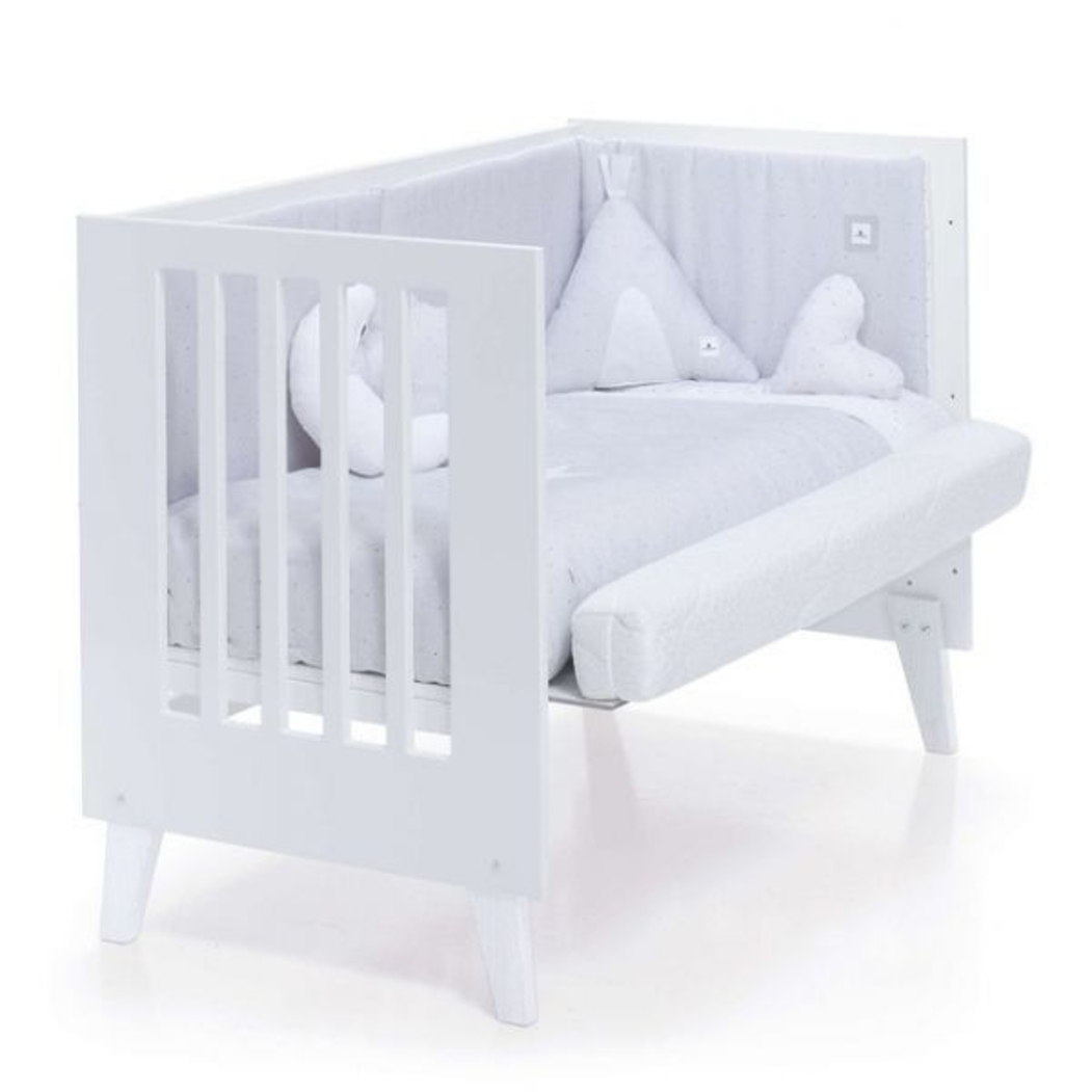 Berço Alondra Nexo Pinho Lacado 4 em 1 com Barra Infantil e Kit Co-Sleeping - Alondra - NEXO-K18-M7700